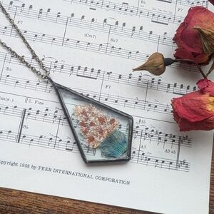 Floral Pendant Necklace